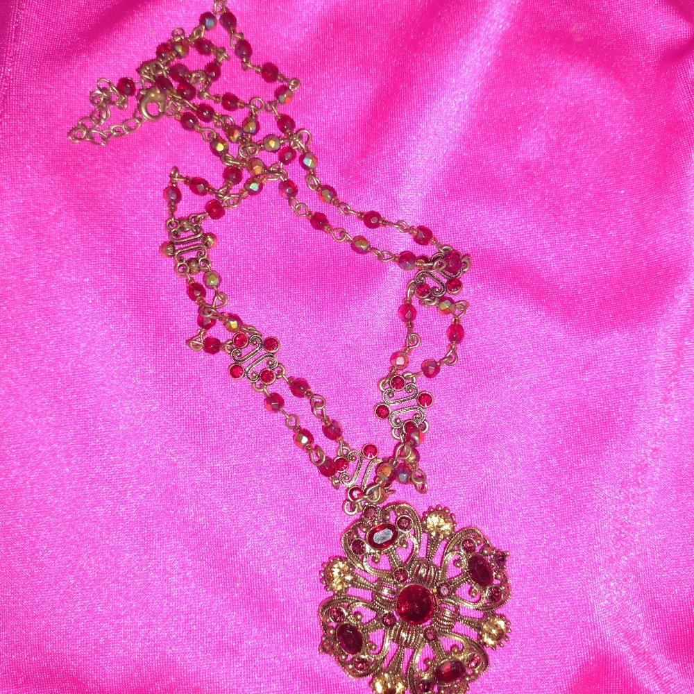 Costume jewelry necklace